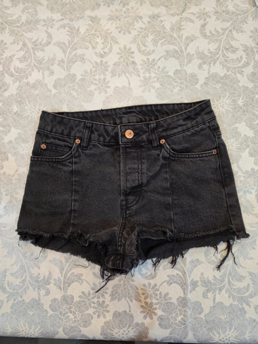 ✨ H&M Divided Black Button Fly High Rise Distressed Denim Shorts Size 4